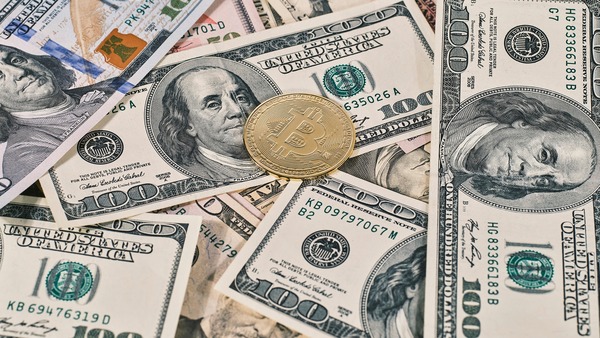 US dollar banknotes representing the USDT stable-value reference